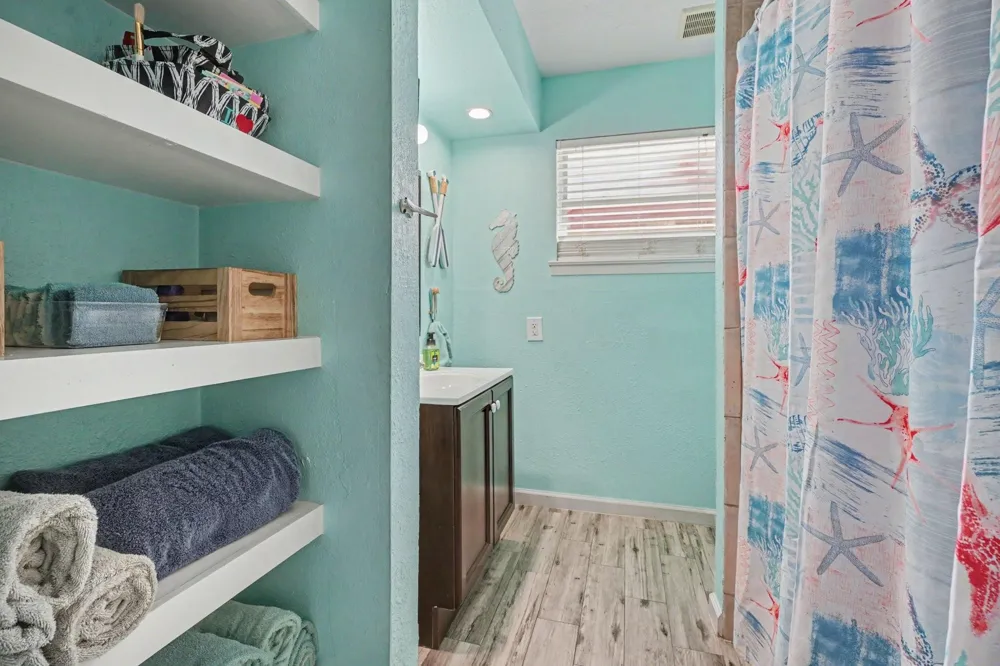 5003 Meadow Lark Lane Dickinson, TX 77539