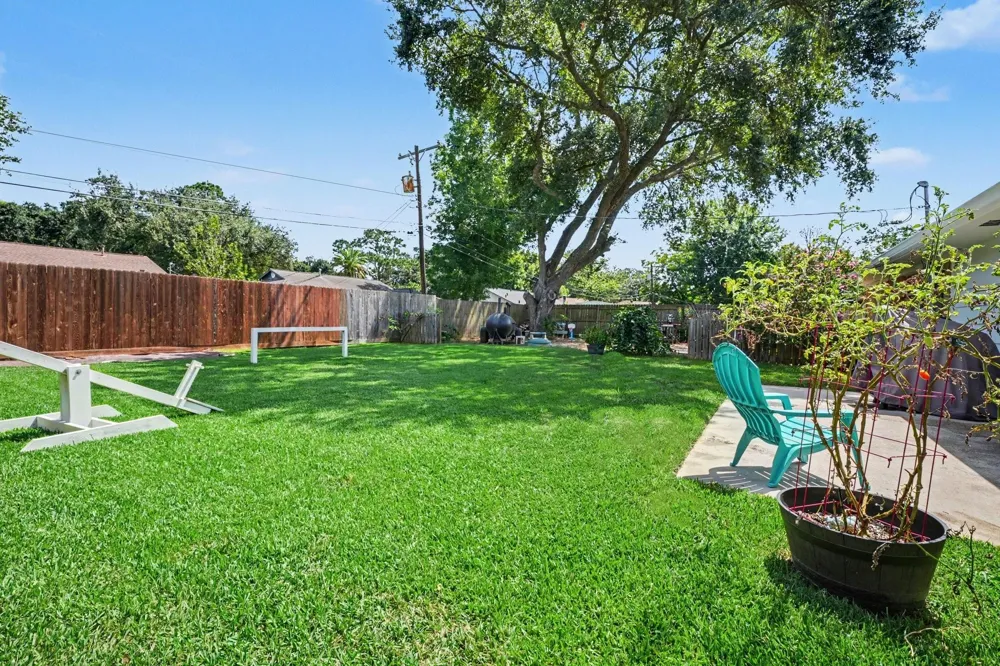 5003 Meadow Lark Lane Dickinson, TX 77539