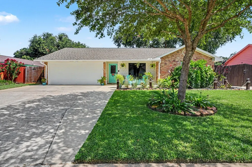 5003 Meadow Lark Lane Dickinson, TX 77539