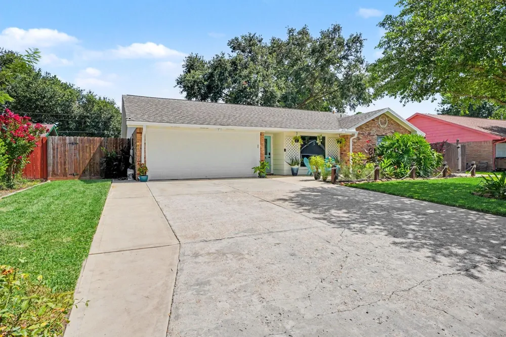 5003 Meadow Lark Lane Dickinson, TX 77539