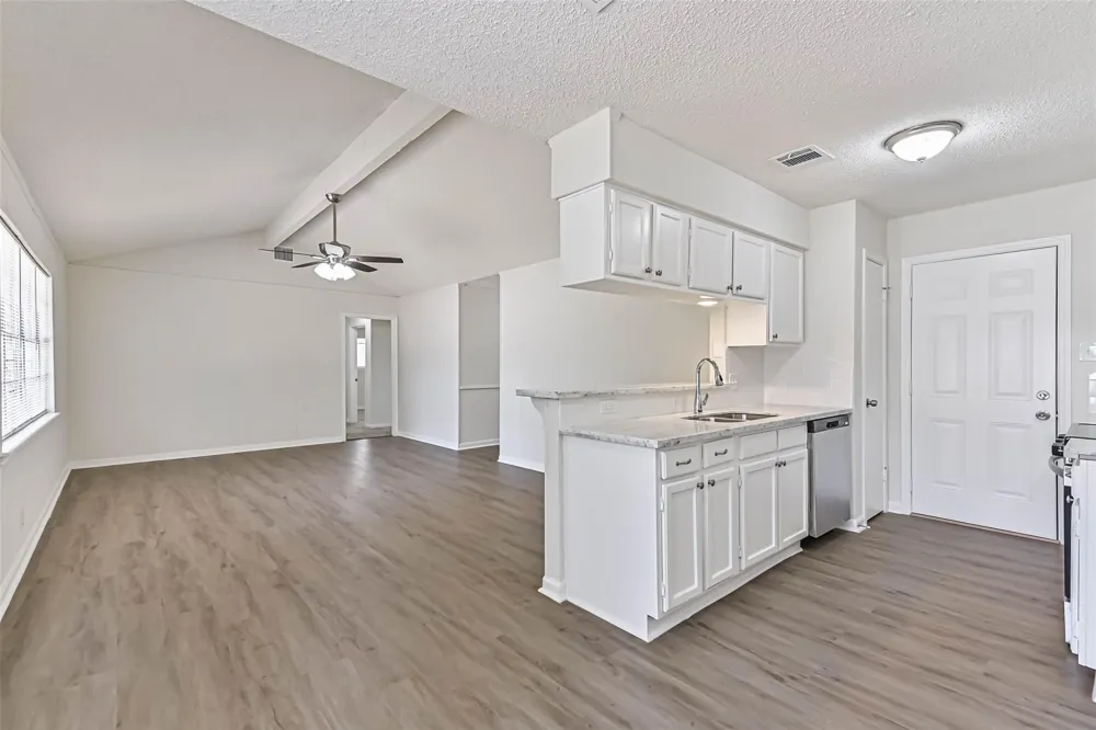 117 Dallas Street Angleton, TX 77515