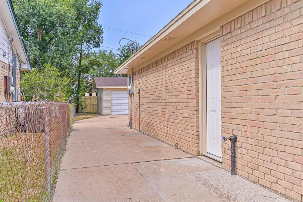 117 Dallas Street Angleton, TX 77515