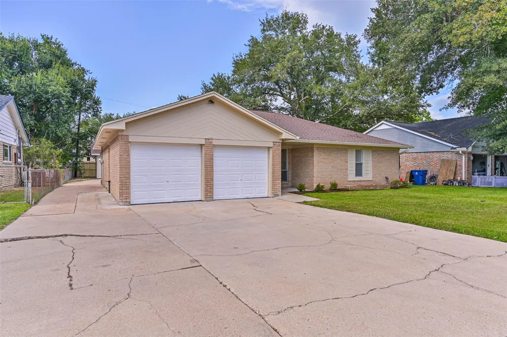 117 Dallas Street Angleton, TX 77515