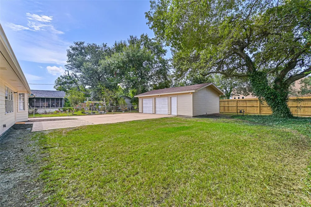 117 Dallas Street Angleton, TX 77515