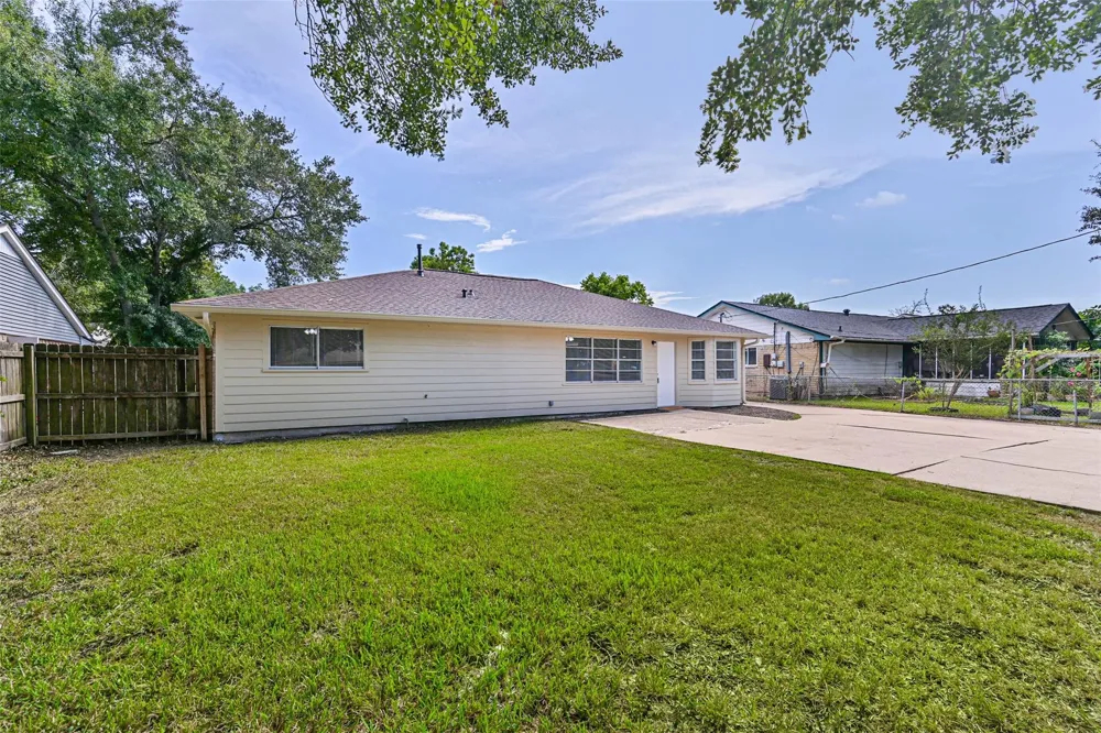 117 Dallas Street Angleton, TX 77515
