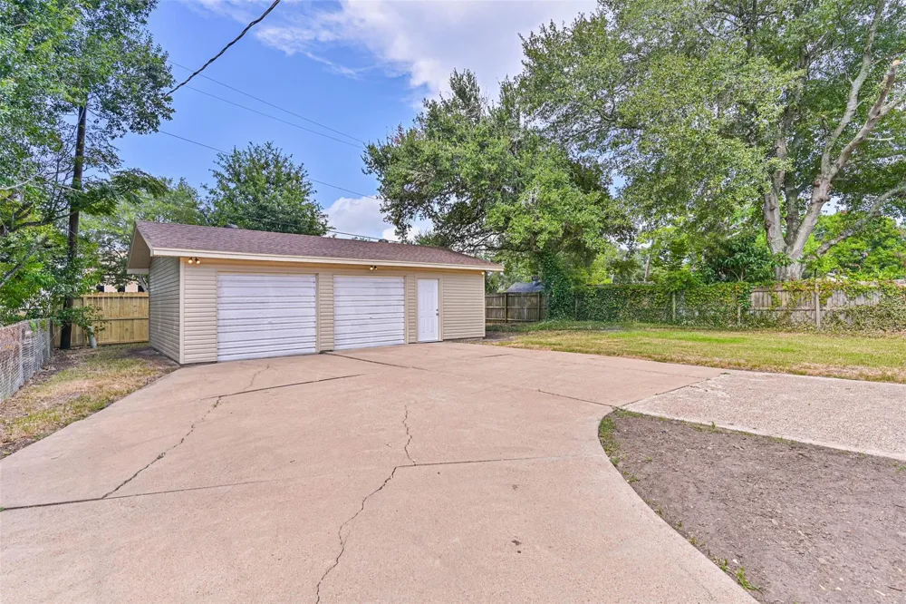 117 Dallas Street Angleton, TX 77515