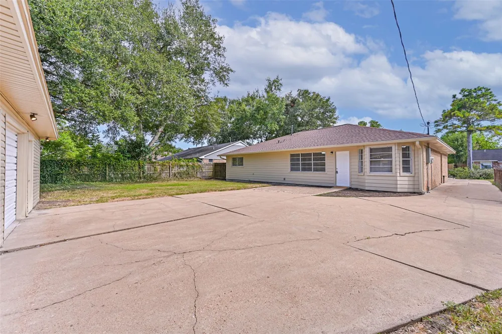 117 Dallas Street Angleton, TX 77515