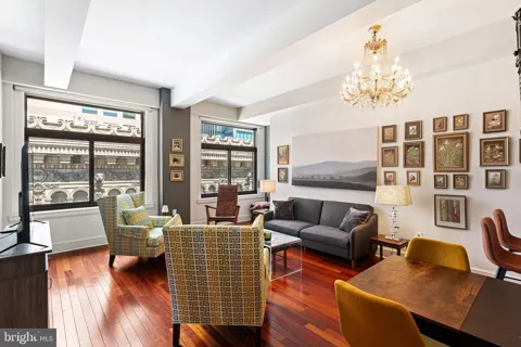1500 CHESTNUT STREET #18H