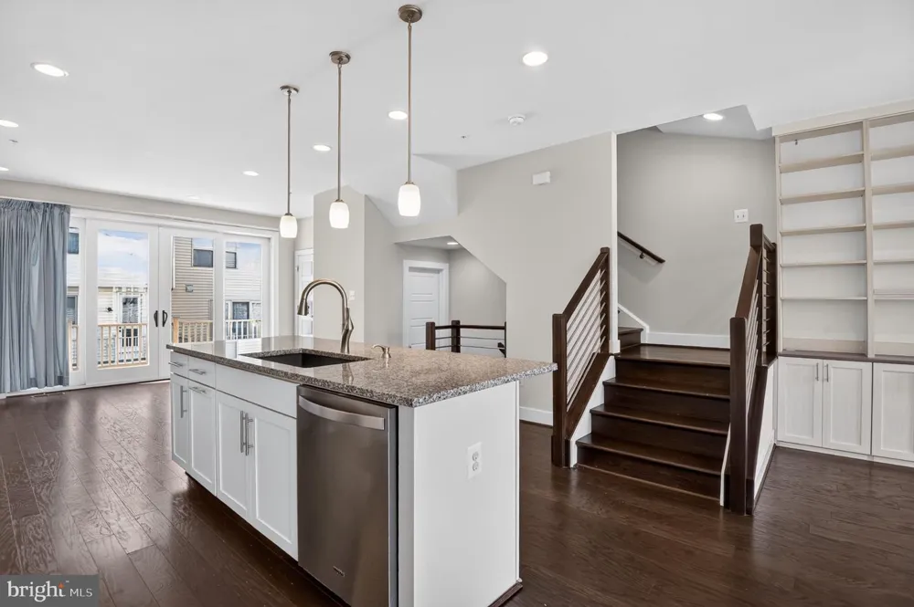5138 LONGSTONE WAY North Bethesda, MD 20852