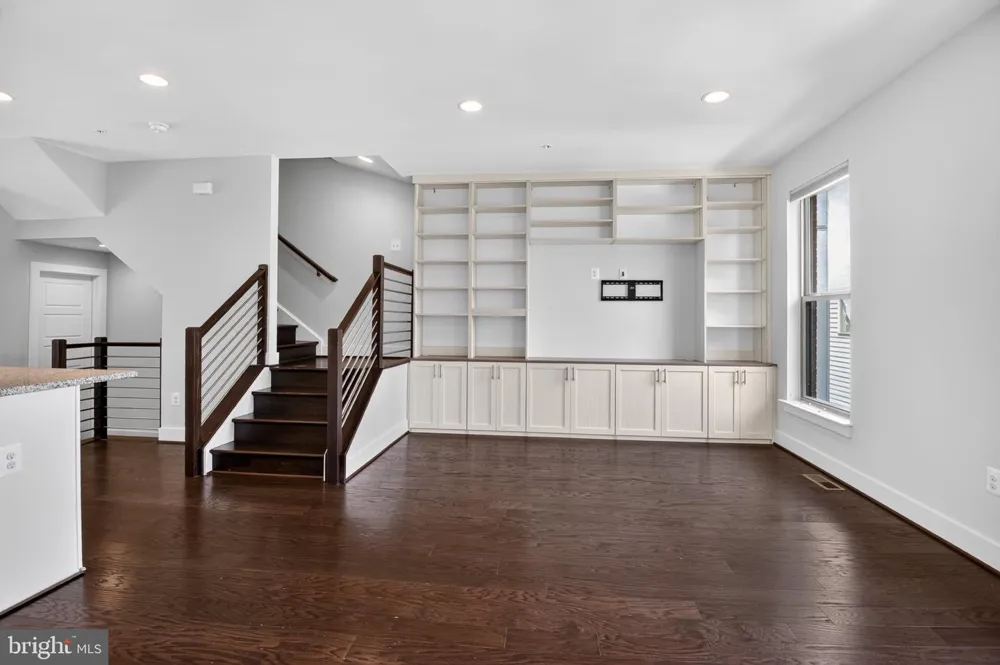 5138 LONGSTONE WAY North Bethesda, MD 20852