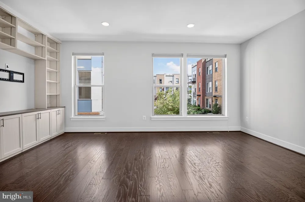 5138 LONGSTONE WAY North Bethesda, MD 20852