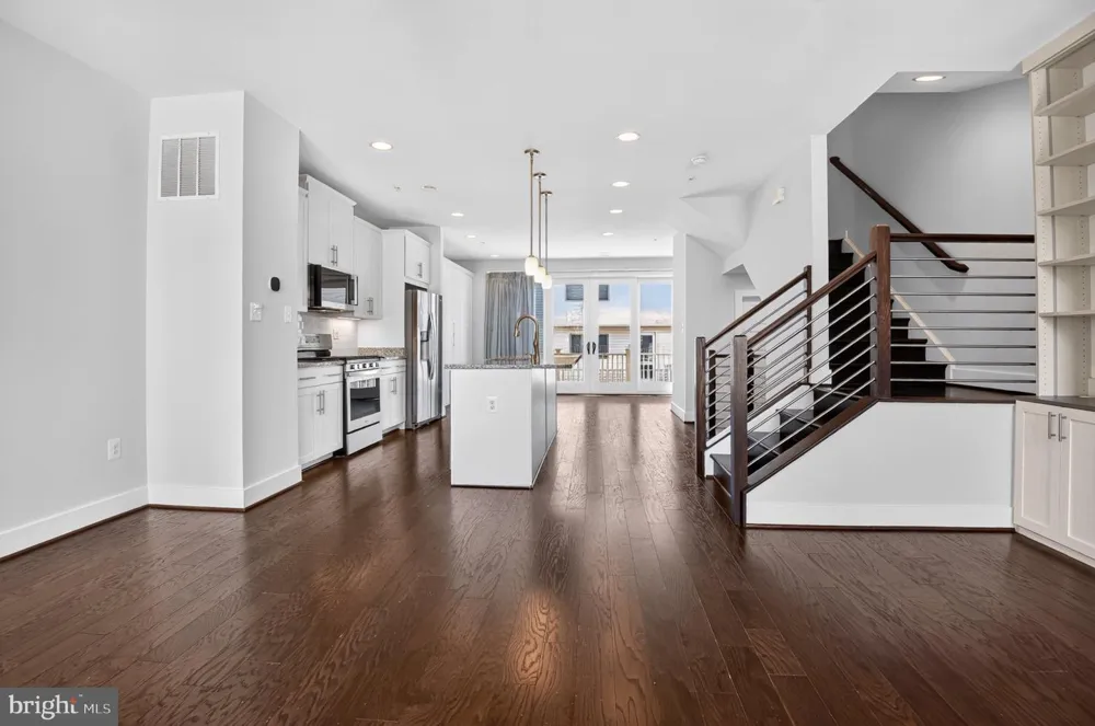 5138 LONGSTONE WAY North Bethesda, MD 20852