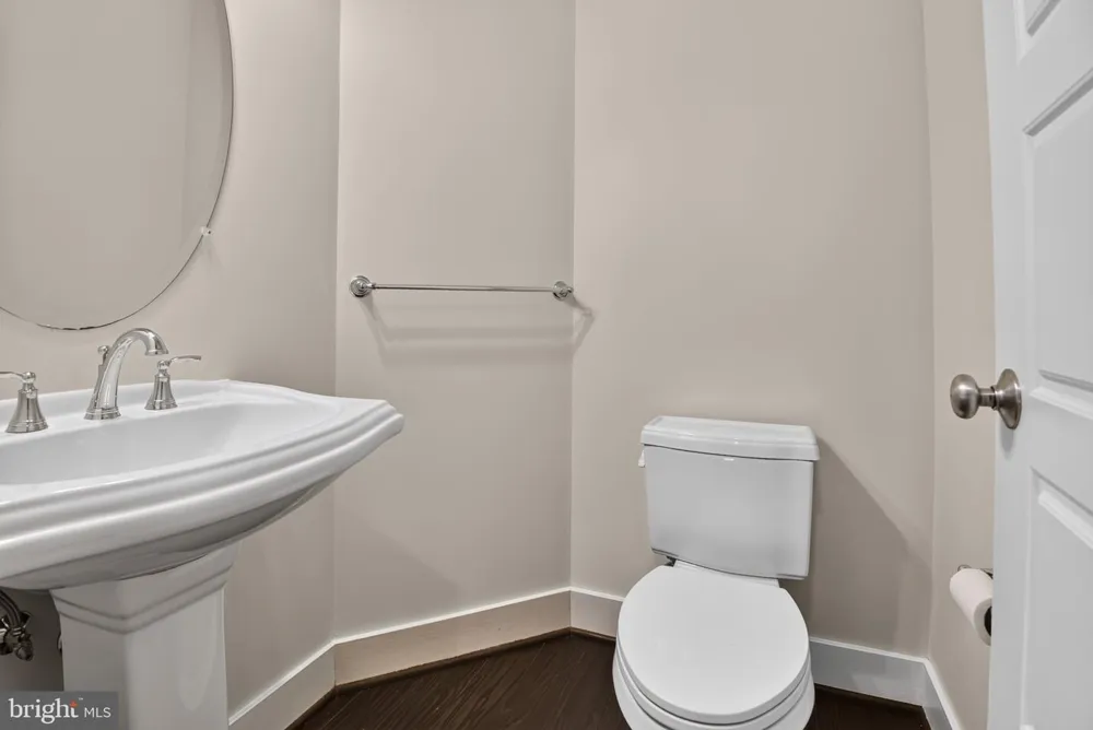 5138 LONGSTONE WAY North Bethesda, MD 20852