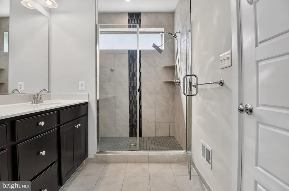 5138 LONGSTONE WAY North Bethesda, MD 20852