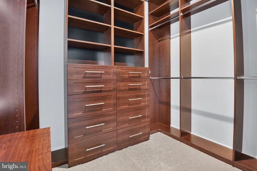 5138 LONGSTONE WAY North Bethesda, MD 20852