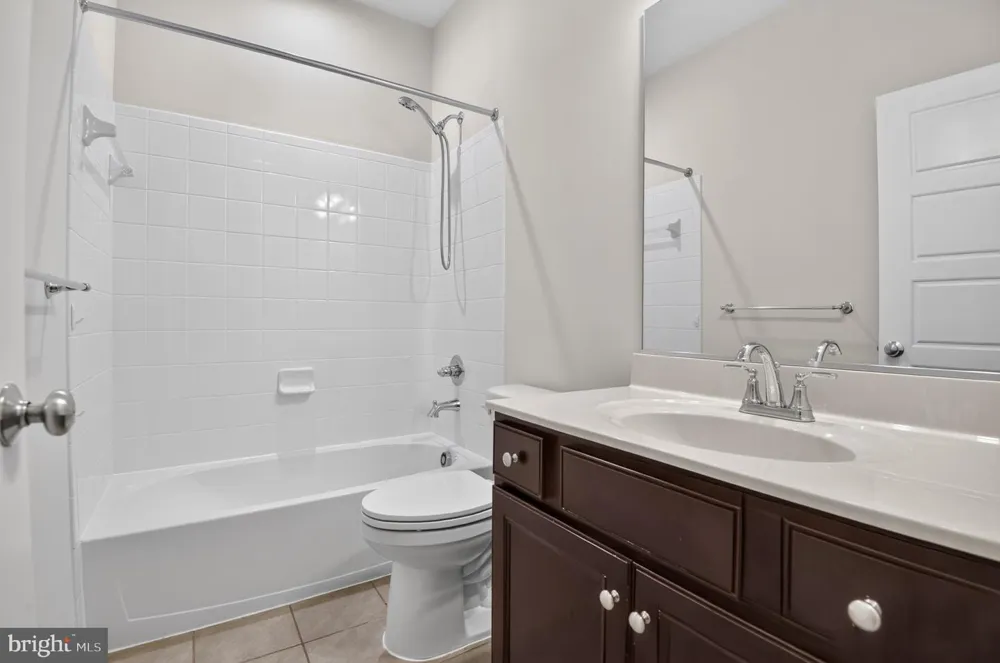5138 LONGSTONE WAY North Bethesda, MD 20852