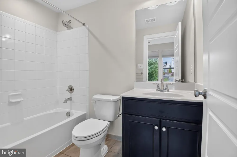 5138 LONGSTONE WAY North Bethesda, MD 20852