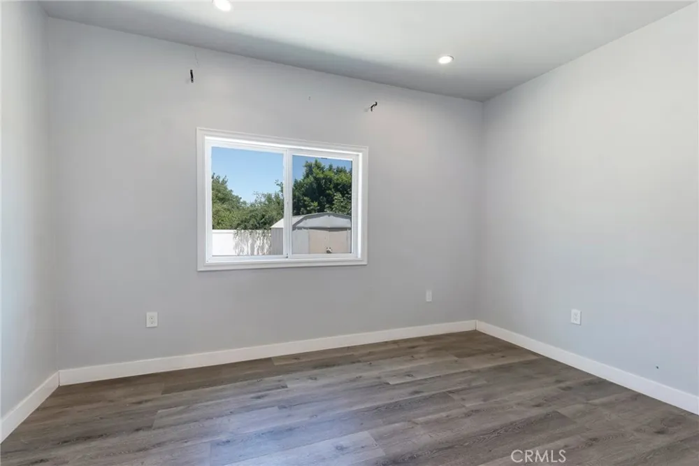 23051 Burbank Boulevard Woodland Hills, CA 91367