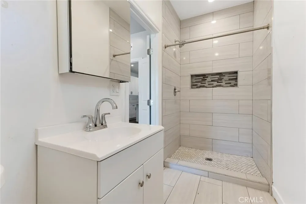 23051 Burbank Boulevard Woodland Hills, CA 91367