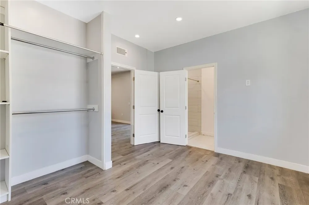 23051 Burbank Boulevard Woodland Hills, CA 91367
