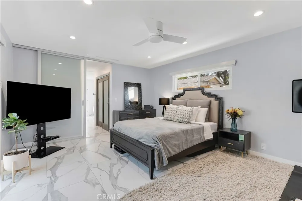 23051 Burbank Boulevard Woodland Hills, CA 91367