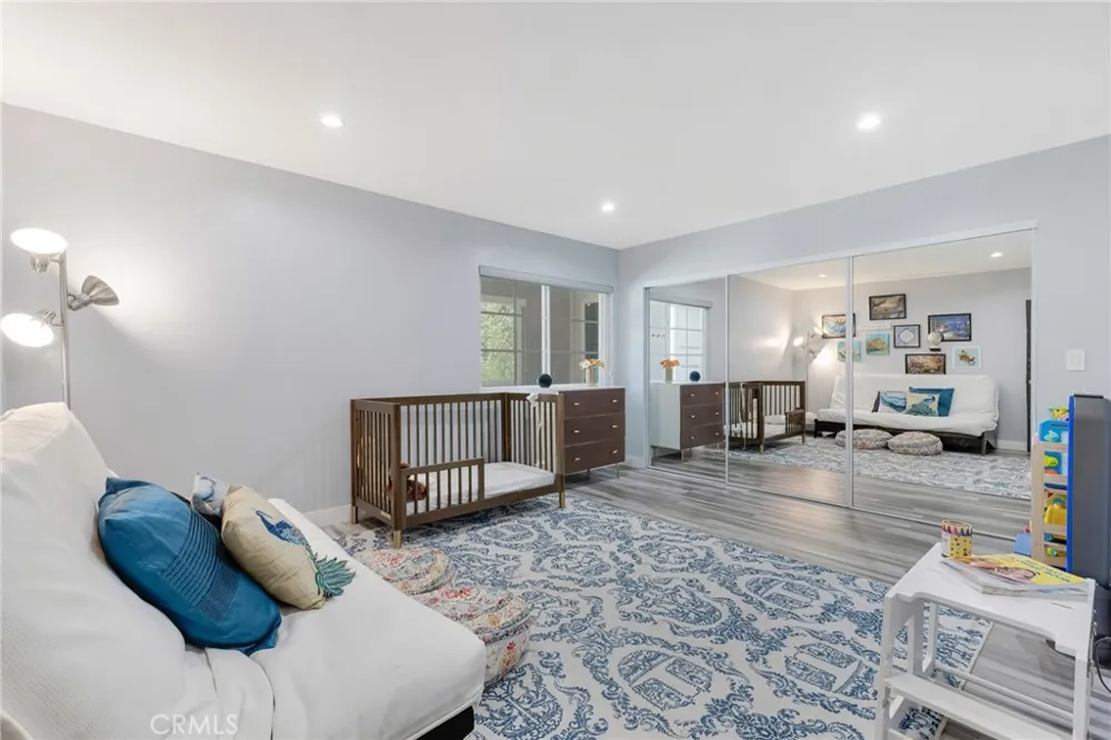 23051 Burbank Boulevard Woodland Hills, CA 91367