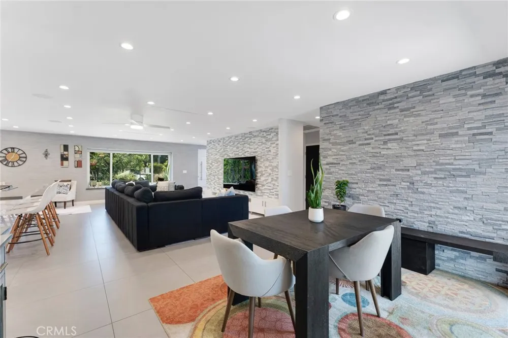 23051 Burbank Boulevard Woodland Hills, CA 91367