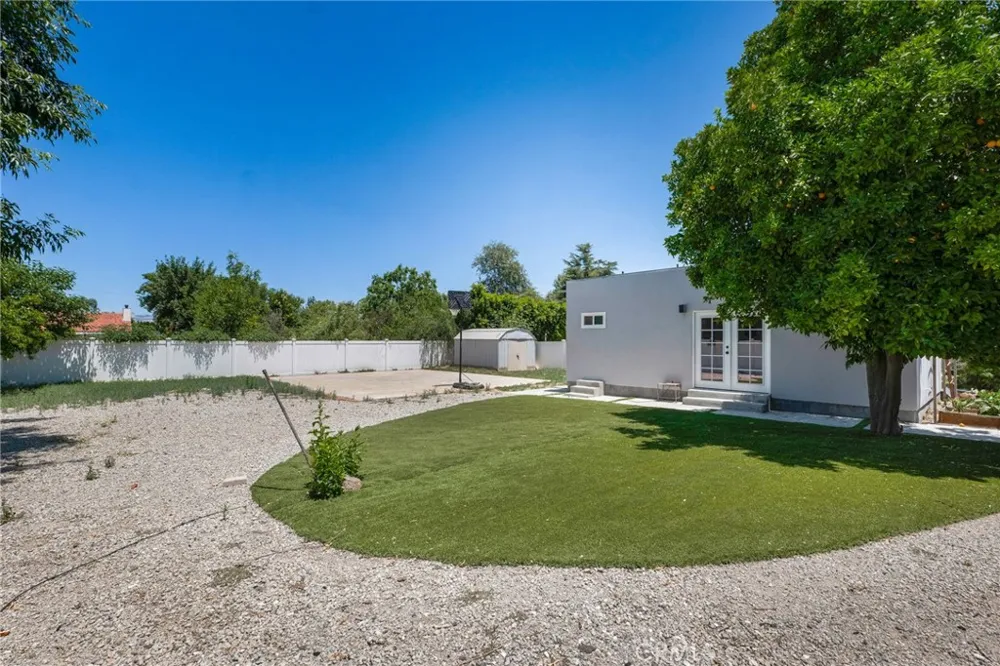 23051 Burbank Boulevard Woodland Hills, CA 91367