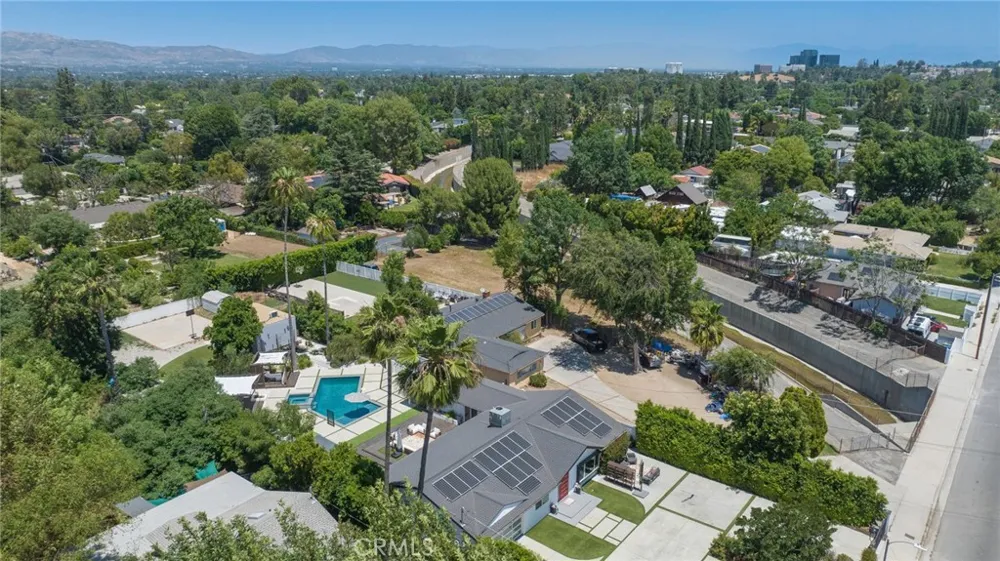 23051 Burbank Boulevard Woodland Hills, CA 91367