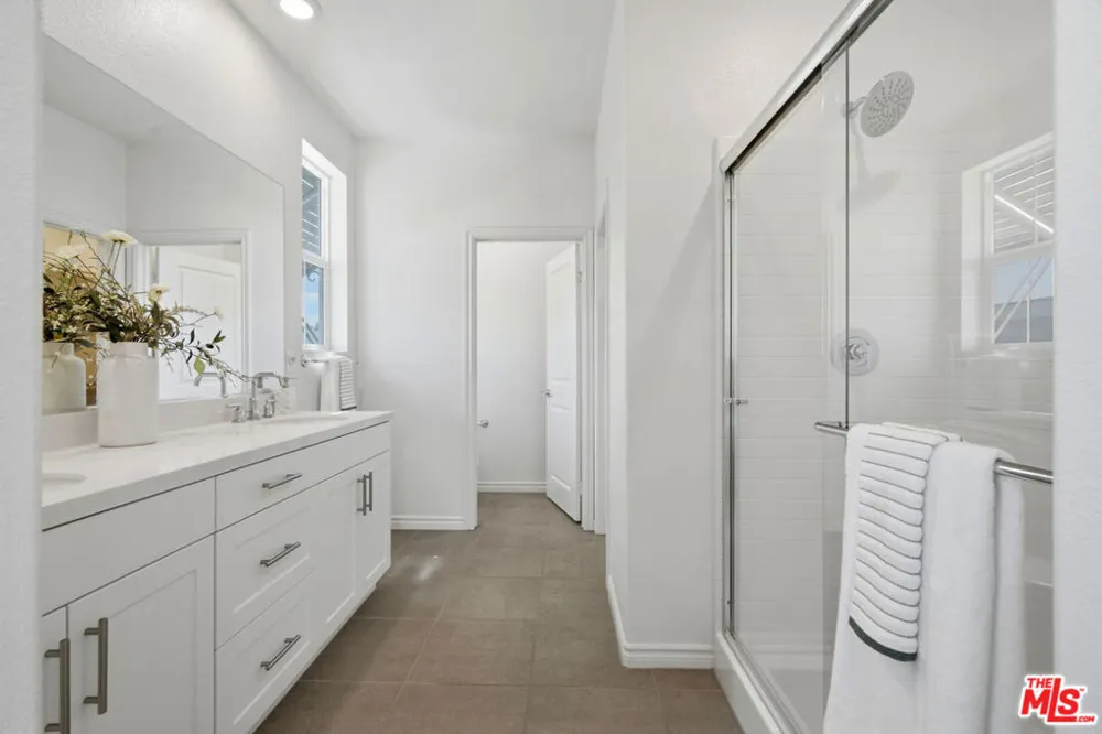 1426 Reliance Carson, CA 90746