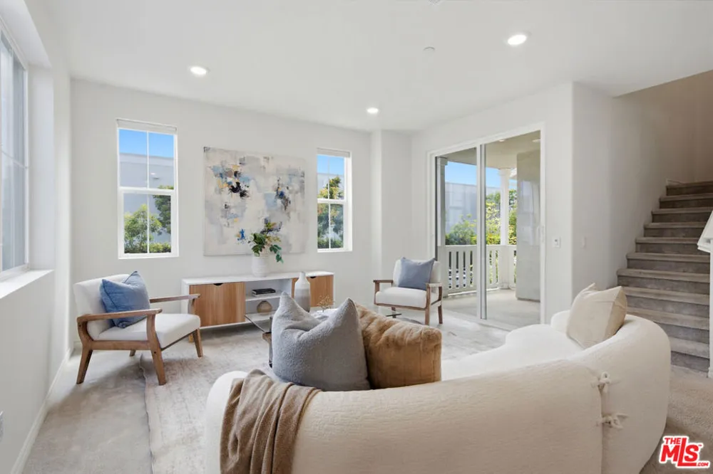1426 Reliance Carson, CA 90746