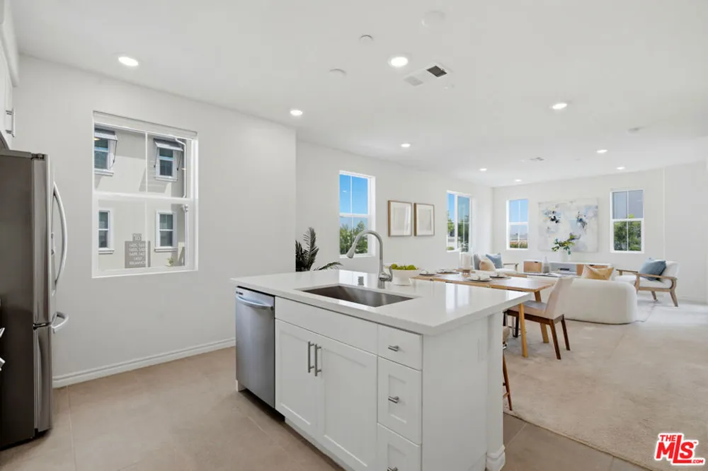 1426 Reliance Carson, CA 90746