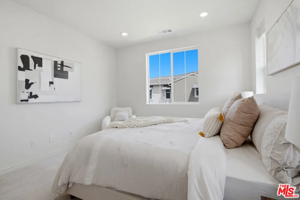 1426 Reliance Carson, CA 90746