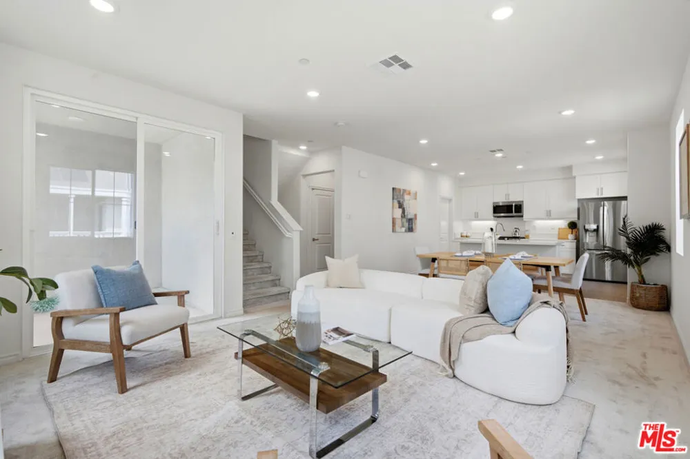 1426 Reliance Carson, CA 90746