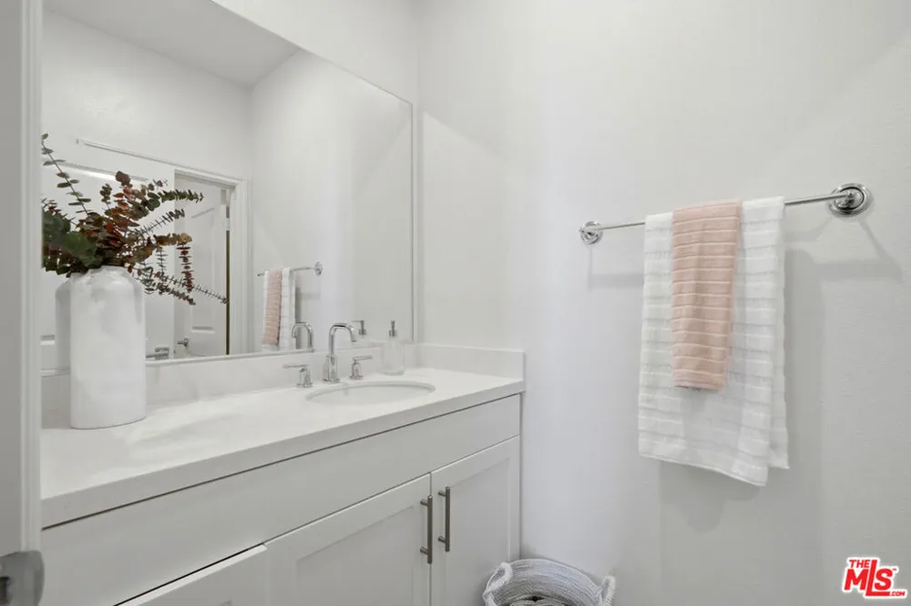 1426 Reliance Carson, CA 90746