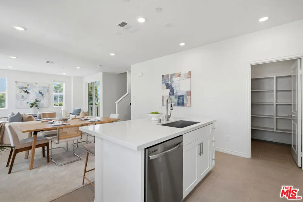 1426 Reliance Carson, CA 90746