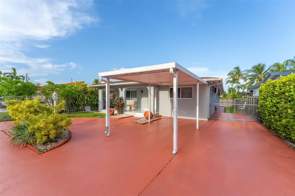 325 SW 122nd Ave Miami, FL 33184