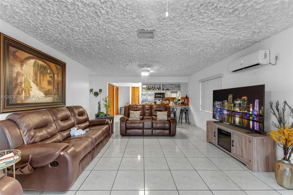 325 SW 122nd Ave Miami, FL 33184
