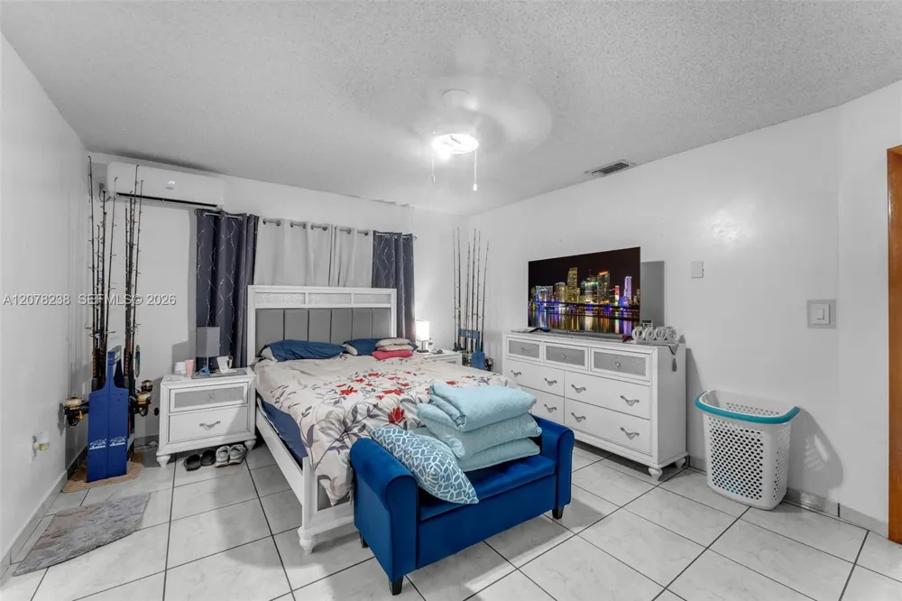 325 SW 122nd Ave Miami, FL 33184