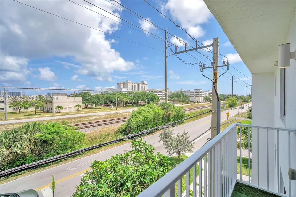 2651 NE 212th Ter #301 Miami, FL 33180