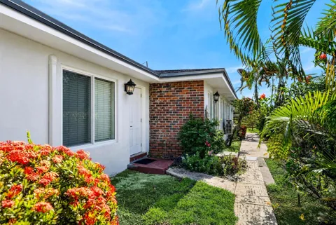 27 NW 14TH AVENUE #A