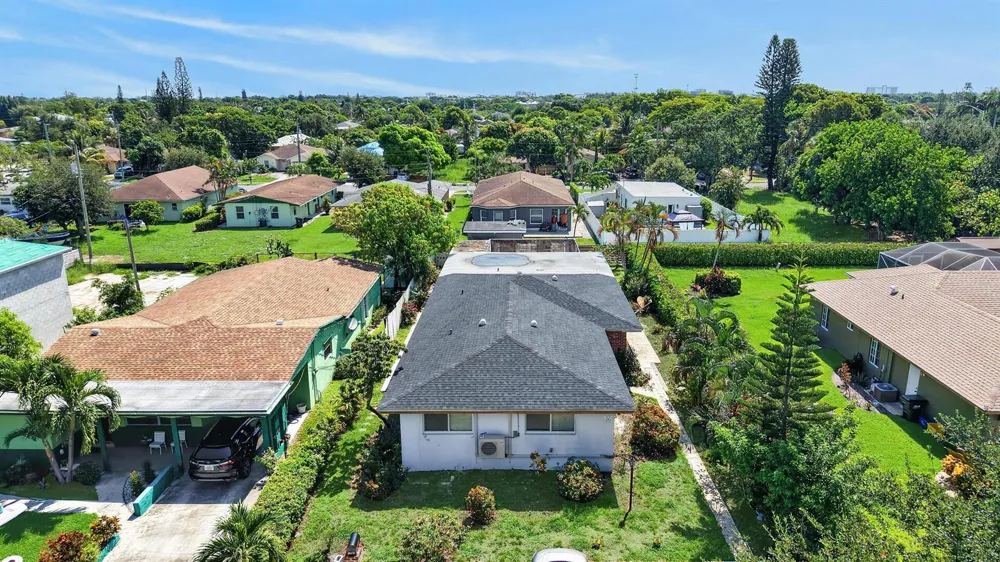 27 NW 14TH AVENUE #A Delray Beach, FL 33444