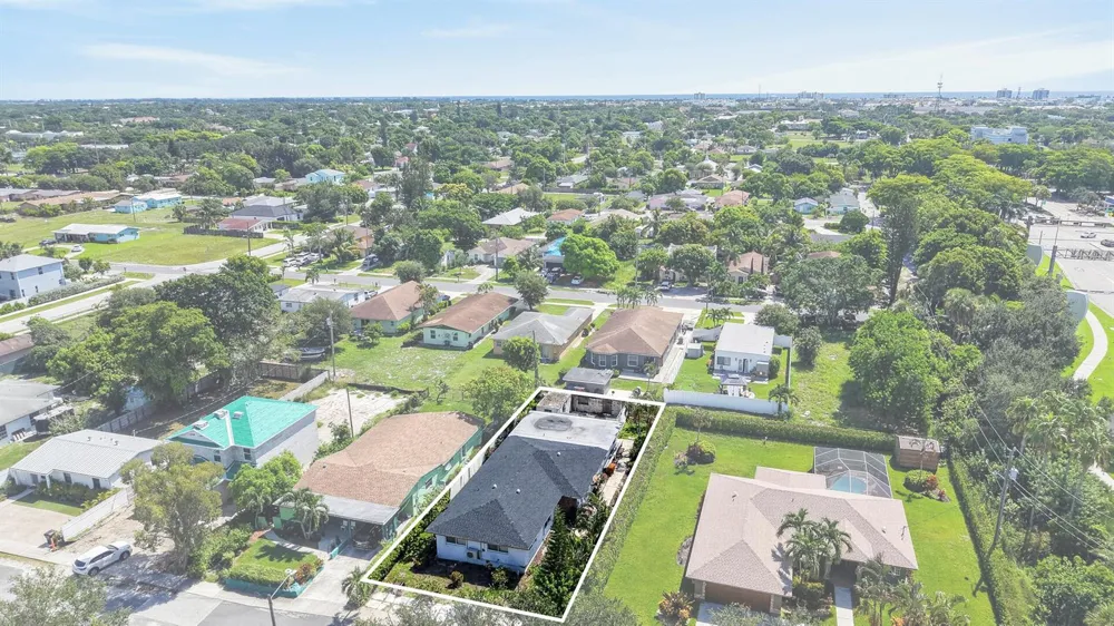 27 NW 14TH AVENUE #A Delray Beach, FL 33444