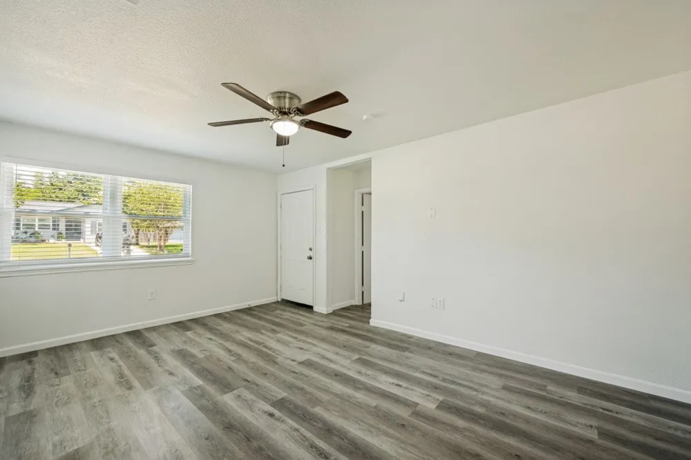 411 Hillcrest Street Mansfield, TX 76063