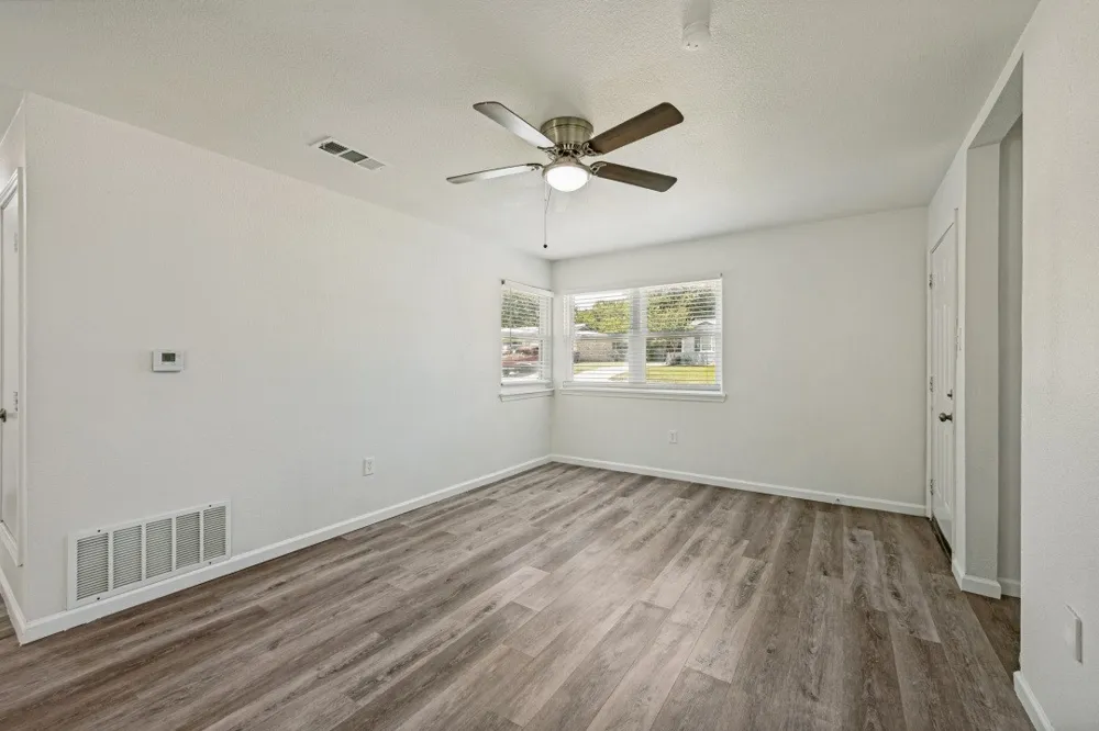 411 Hillcrest Street Mansfield, TX 76063