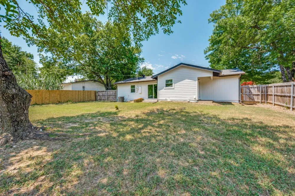 411 Hillcrest Street Mansfield, TX 76063