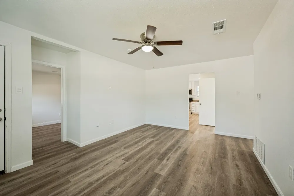 411 Hillcrest Street Mansfield, TX 76063