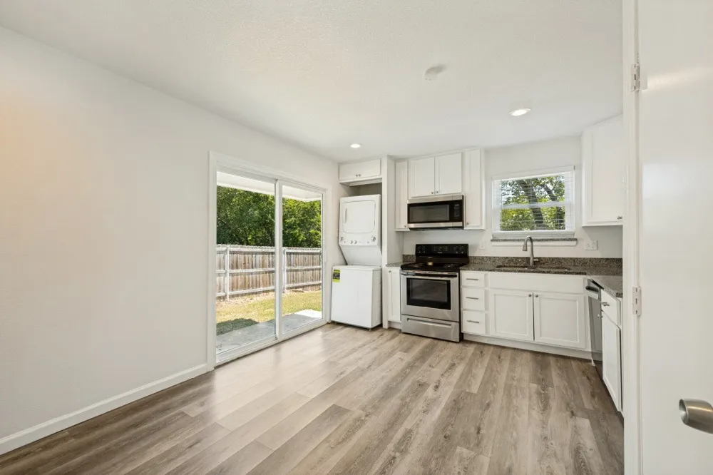 411 Hillcrest Street Mansfield, TX 76063