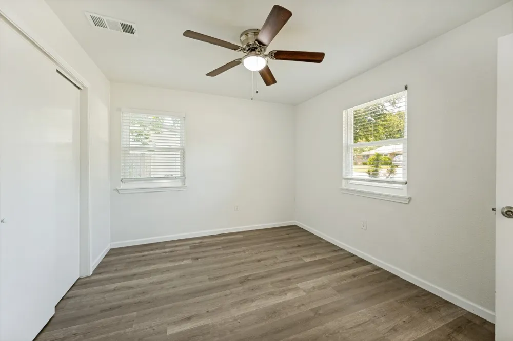 411 Hillcrest Street Mansfield, TX 76063