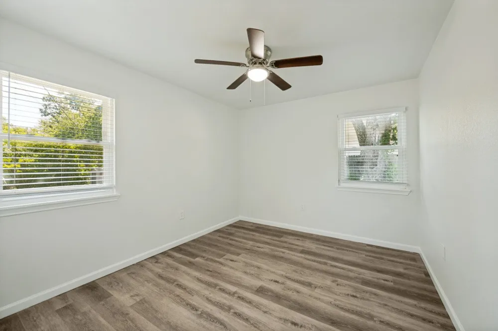 411 Hillcrest Street Mansfield, TX 76063
